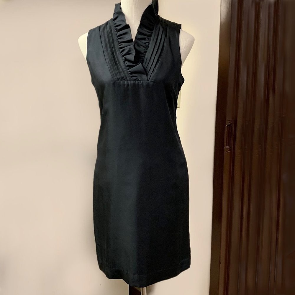 Vineyards Vines Ruffled Collar V-neck silk dress.  Black. Sz 6. EUC